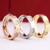 Anel modelo LOVE Cartier
