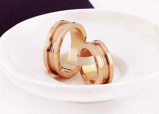 Anel modelo Bvlgari BZero Fino Rose Gold